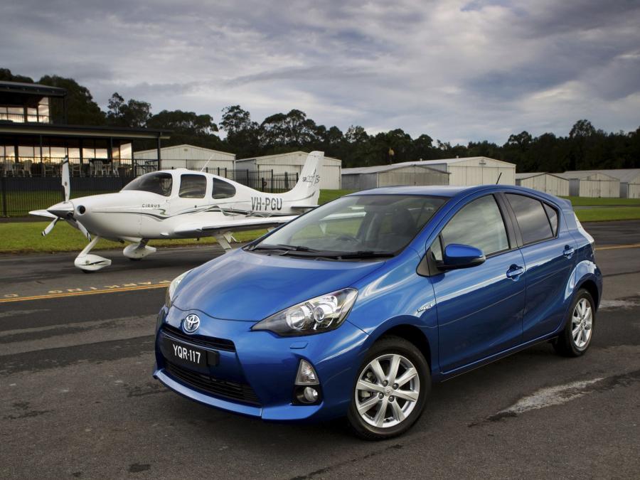  Toyota Prius c 2012 года  (AU) (фото 11 из 19)